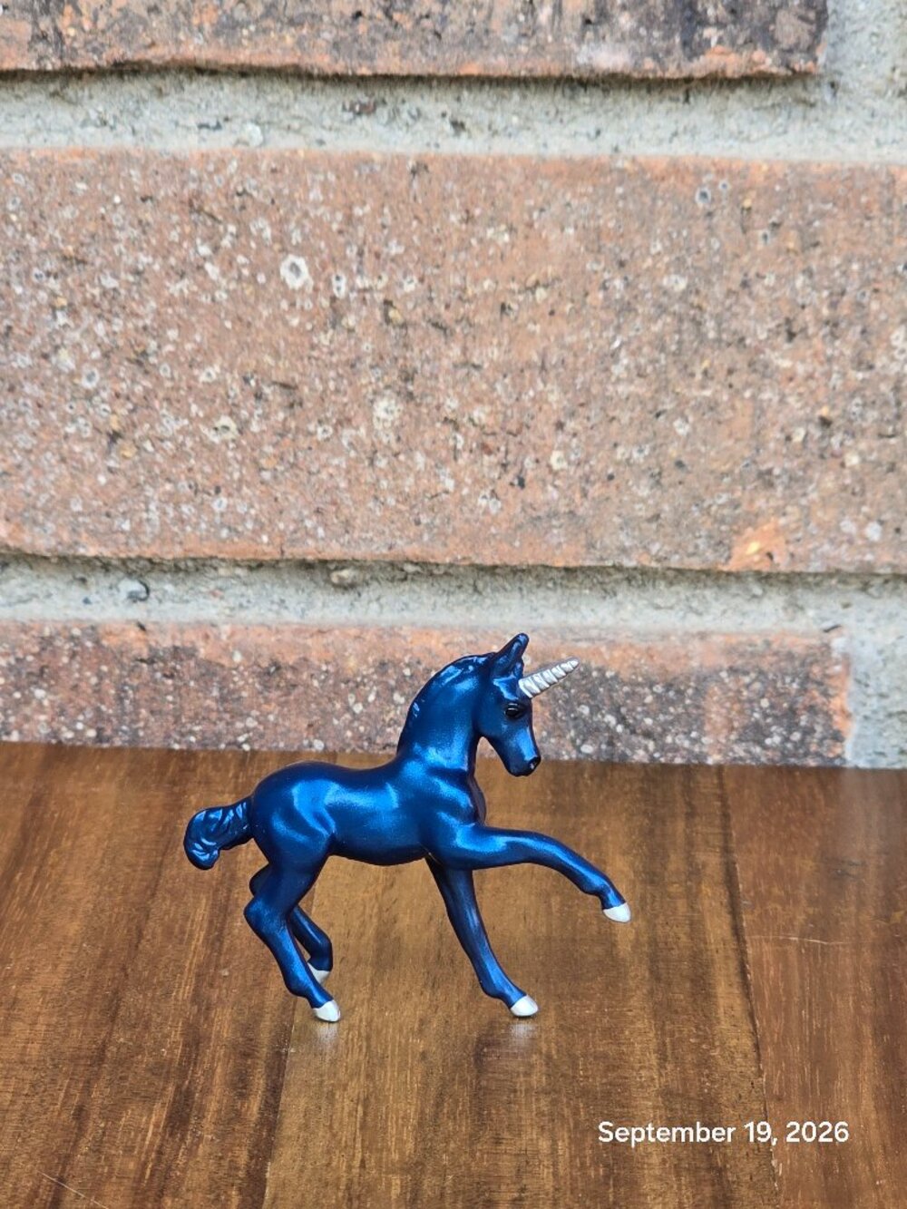 Breyer Stablemate Metallic Blue Frisky Foal Unicorn "Gleam" (6937) - (INV515)